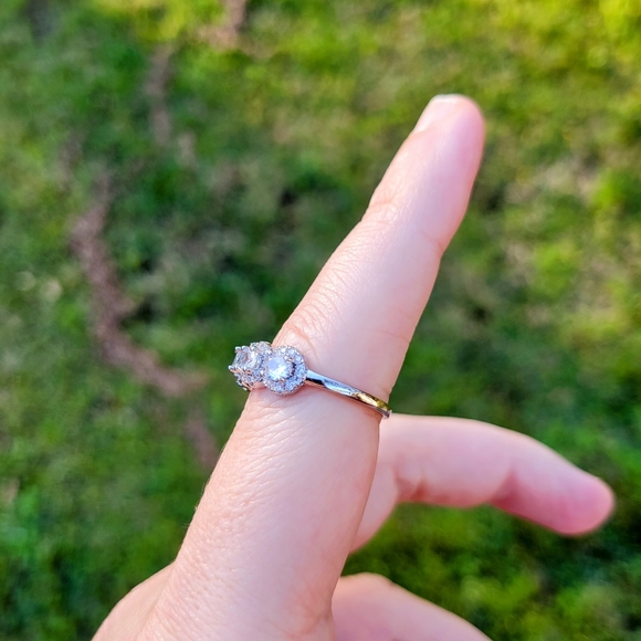 Cold As Ice Diamond Clear Crystal 925 Silver Round Diamond Halo Wedding Ring - Picture 12 of 16